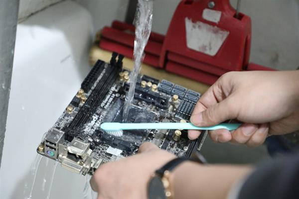 主板水洗可行嗎？實測結果打破傳統認知